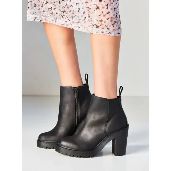 DR. MARTENS Magdalena Leather Heeled Ankle Boot Black Women's 8 - Picture 13 of 13